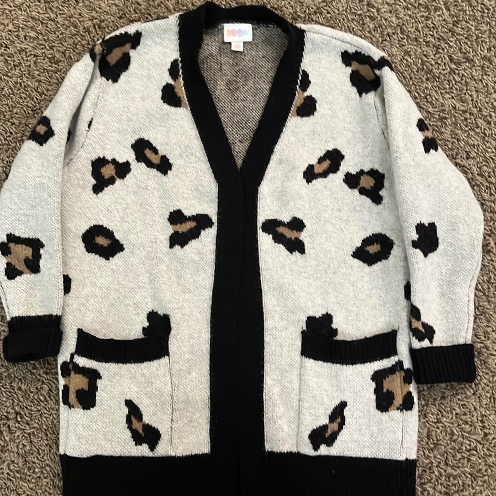 LulaRoe XS leopard cardigan with pockets